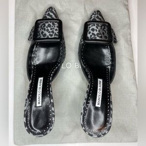 Manolo Blahnik Leopard print pointed toe heels